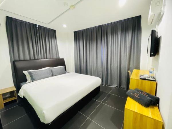 Halo Rooms Hotel Wakaf Bharu Exterior foto